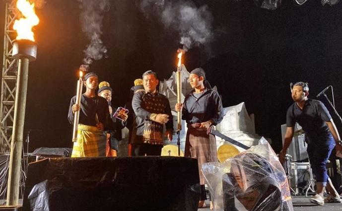 Dinas Kebudayaan dan Pariwisata (Disbudpar Aceh) menggelar event “Carnival Putroe Phang” yang berlangsung mulai tanggal 12 sampai 14 November 2022 di Taman Putroe Phang Banda Aceh
